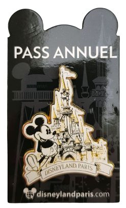 Disneyland Paris Castle & Mickey Mouse Annuel Pin Trading Badge