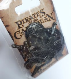 Disneyland Paris Pirates Of The Caribbean Skull & Crossbones Pin Trading Badge