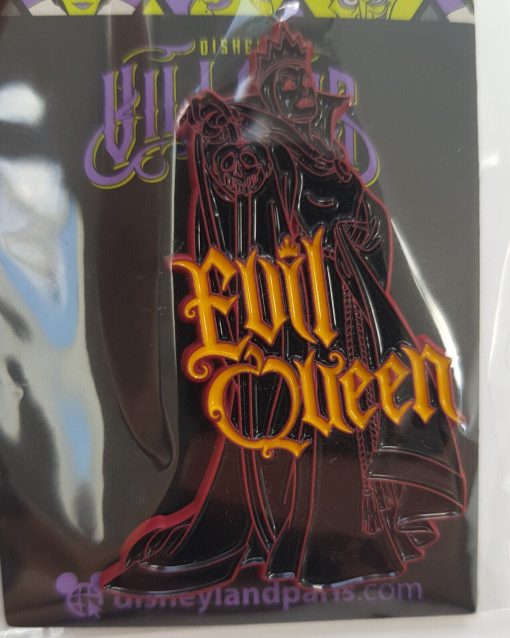 Disneyland Paris Snow White & The 7 Dwarfs Evil Queen Glow In The Dark Pin Trading Badge